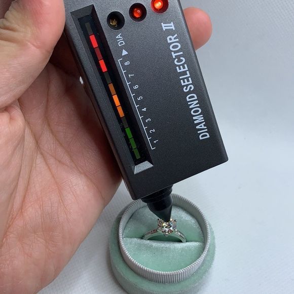 2.6 TCW CARAT ROUND BRILLIANT ENGAGEMENT RING - Picture 5 of 12